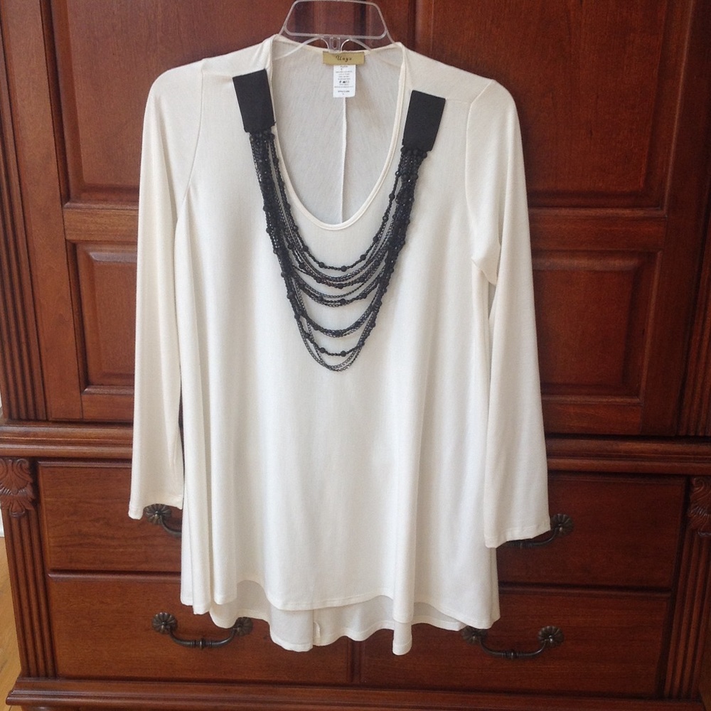 Unyx Blouse Size L, in light cream NWOT